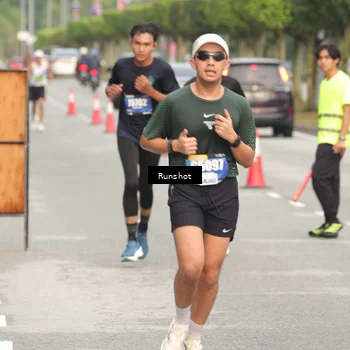 Runner Photo 5613706