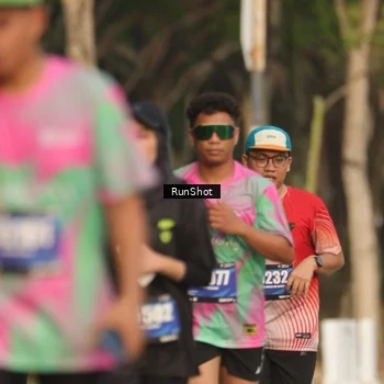 Runner Photo 5637004