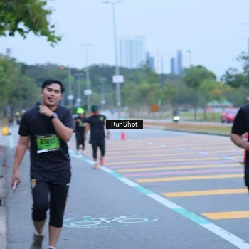 Runner Photo 5665123