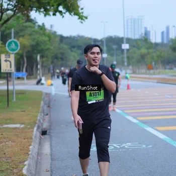 Runner Photo 5665124