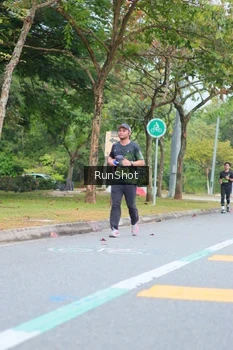 Runner Photo 5668055