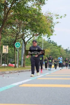 Runner Photo 5669378