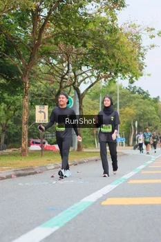 Runner Photo 5671018