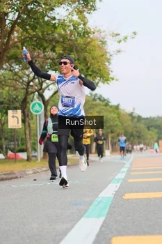 Runner Photo 5674118