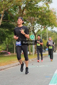 Runner Photo 5674243