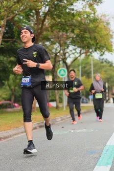 Runner Photo 5674244