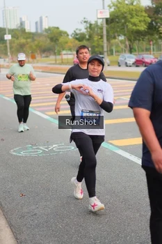 Runner Photo 5674343