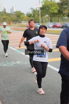 Runner Photo 5674346