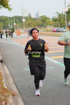 Runner Photo 5674373