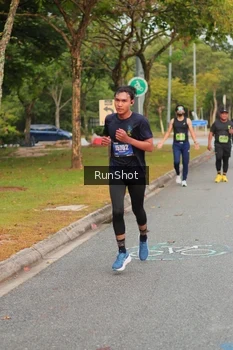 Runner Photo 5674415