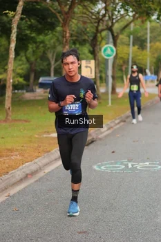 Runner Photo 5674425