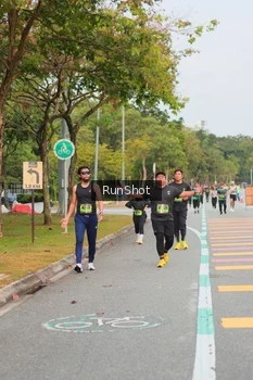Runner Photo 5674426