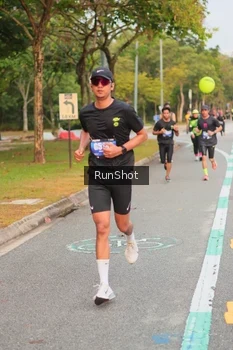 Runner Photo 5675106