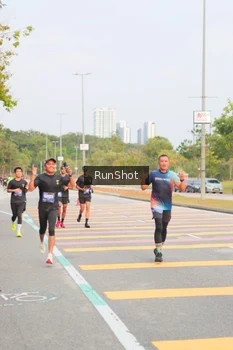 Runner Photo 5675246