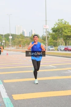 Runner Photo 5675346