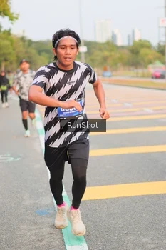 Runner Photo 5675415