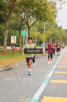 Runner Photo 5675445