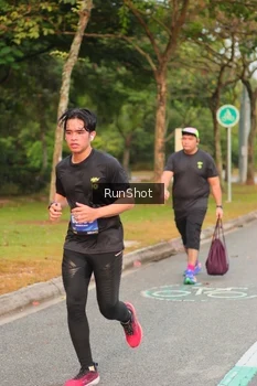 Runner Photo 5675593