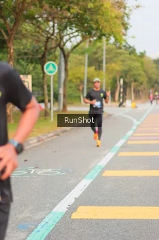 Runner Photo 5675673