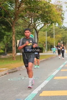 Runner Photo 5676115