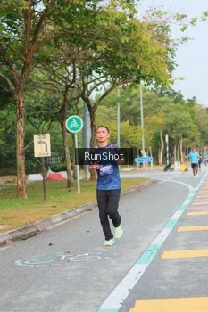 Runner Photo 5676223