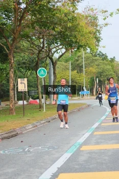Runner Photo 5676240