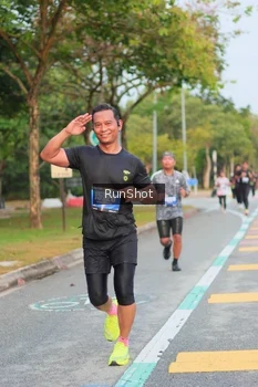 Runner Photo 5676363