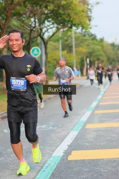 Runner Photo 5676366