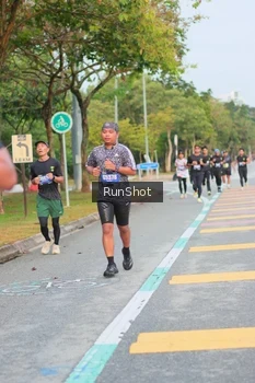 Runner Photo 5676372