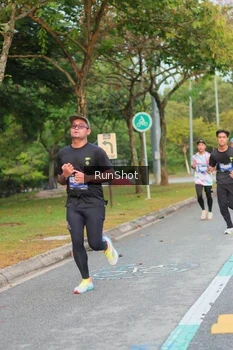 Runner Photo 5676394