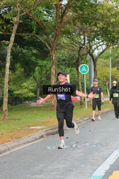 Runner Photo 5676707
