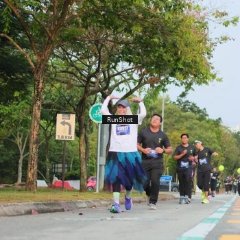 Runner Photo 5687100