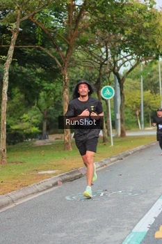 Runner Photo 5690129