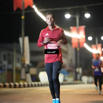 Runner Photo 5774675