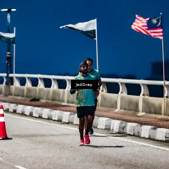 Runner Photo 5801100