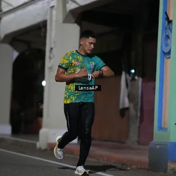Runner Photo 5865260