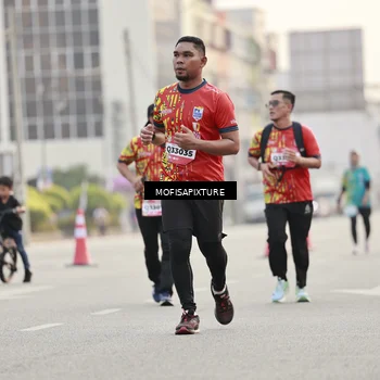 Runner Photo 5896359