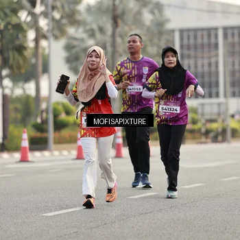 Runner Photo 5900057