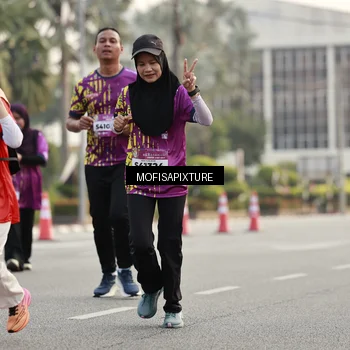 Runner Photo 5900105
