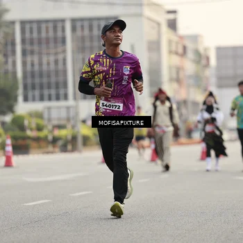 Runner Photo 5900132
