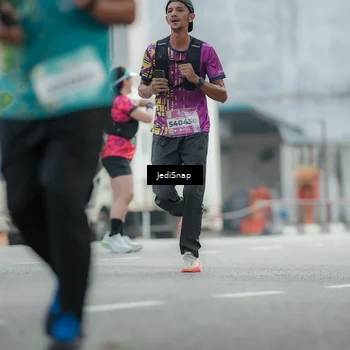 Runner Photo 5904824