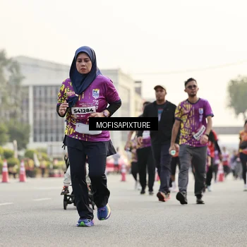 Runner Photo 5907111