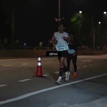 Runner Photo 5912175