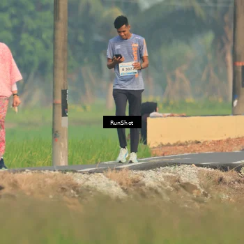 Runner Photo 5936267
