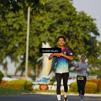 Runner Photo 5953315