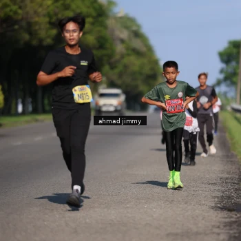 Runner Photo 5996675
