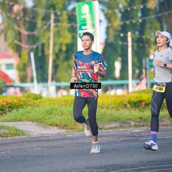 Runner Photo 6004254