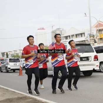 Runner Photo 6004663