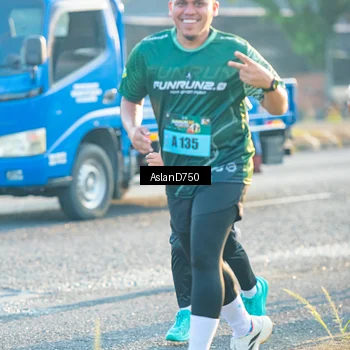 Runner Photo 6005724