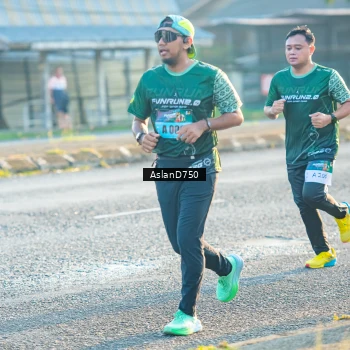 Runner Photo 6005870